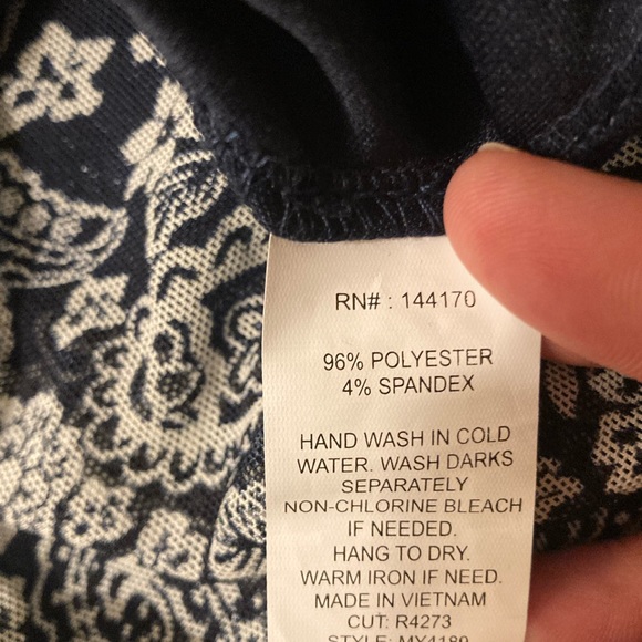 Lavish Blue/White paisley skirt Size Large - Picture 4 of 4